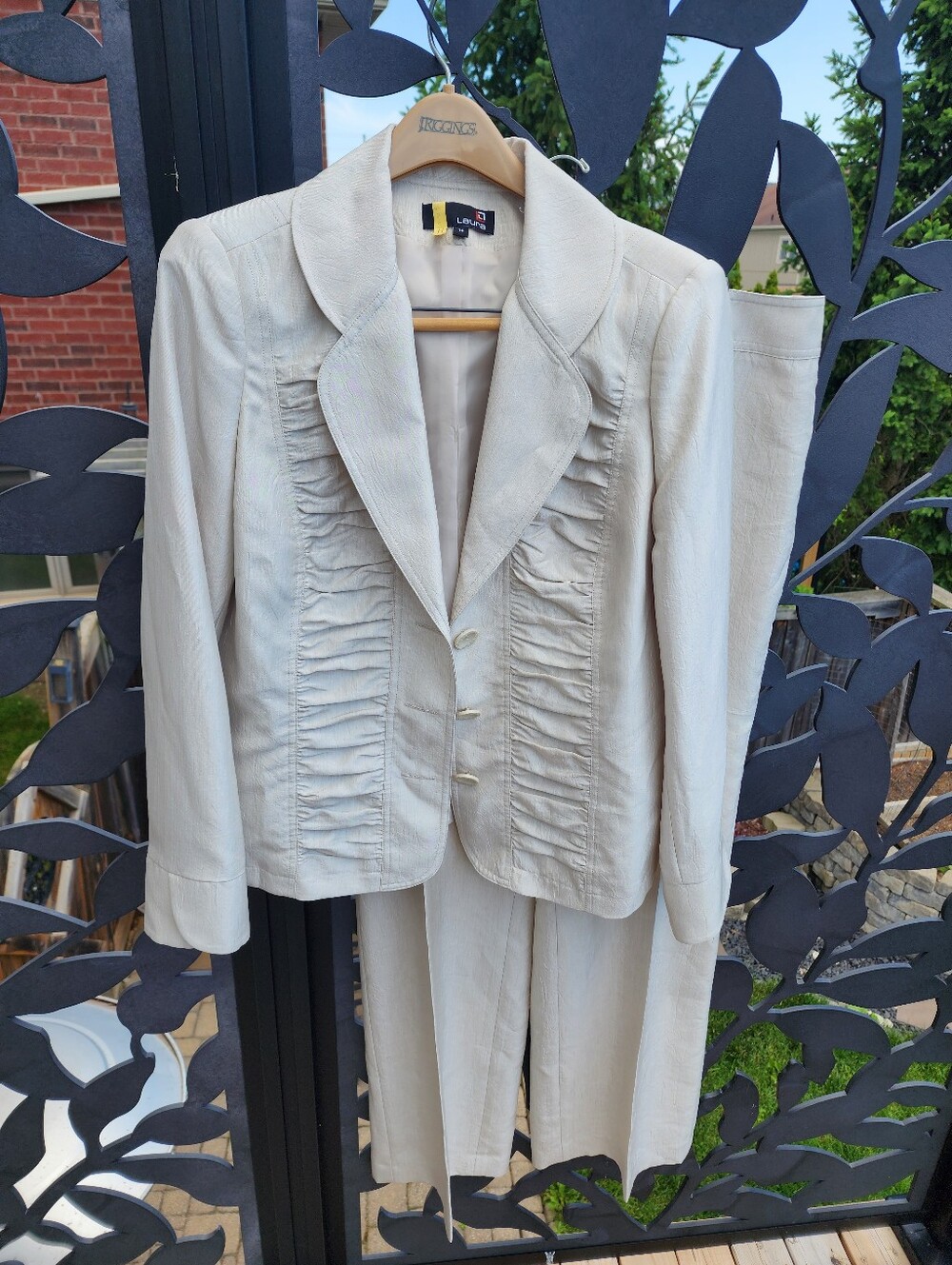 Laura Womens Suit Solid Textured Sz 14 Blazer Sz 16 Pants Two Piece Set Career
